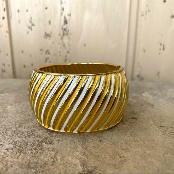 Gold, yellow and white coloured metal hinged bangle style bracelet - Picture 1 of 3
